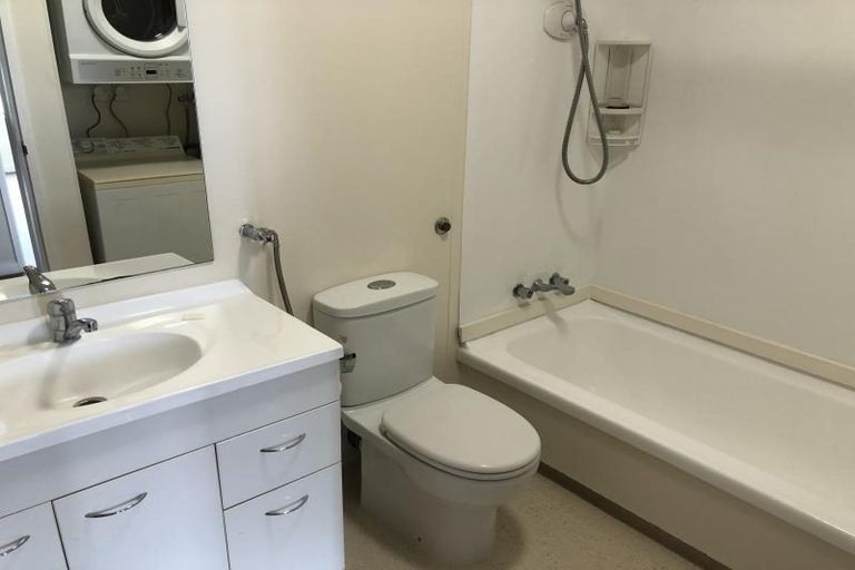 Photo of property in Hobson Court Flats, 28/70u Hobson Street, Thorndon, Wellington, 6011