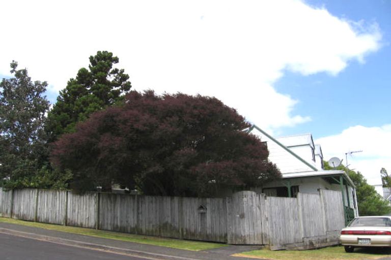 Photo of property in 1/24 Gatman Street, Birkdale, Auckland, 0626