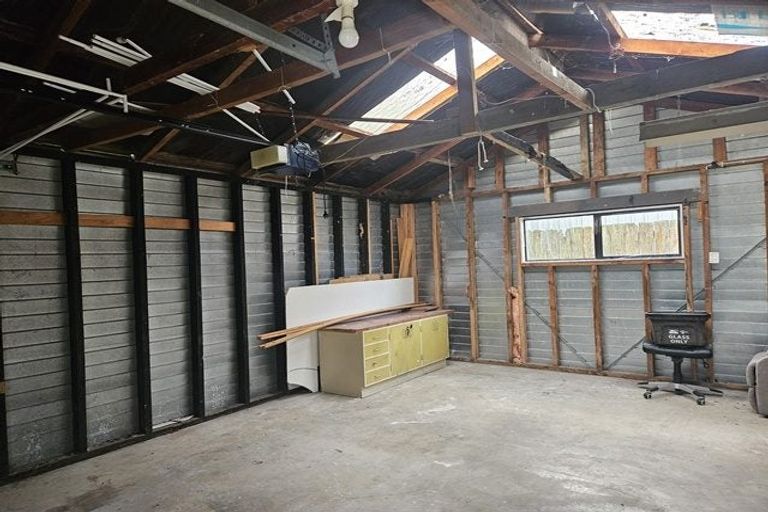 Photo of property in 14 Gladys Place, Kelvin Grove, Palmerston North, 4414