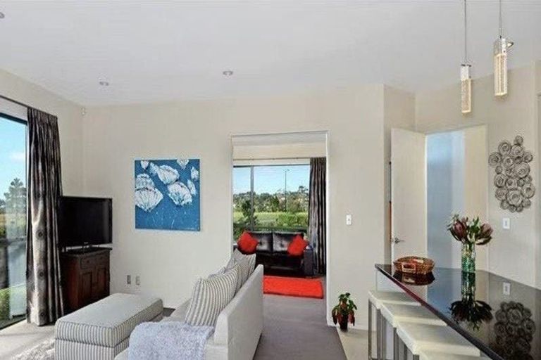 Photo of property in 2 Vivian Road, Silverdale, 0932