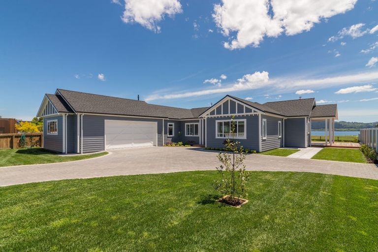 Photo of property in 1 Taumata Rise, Acacia Bay, 3385