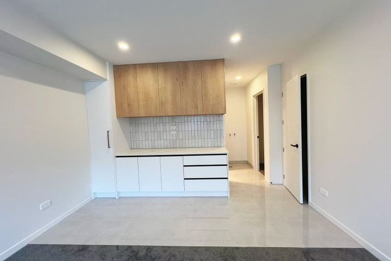 Photo of property in 9 Heketara Way, Massey, Auckland, 0614