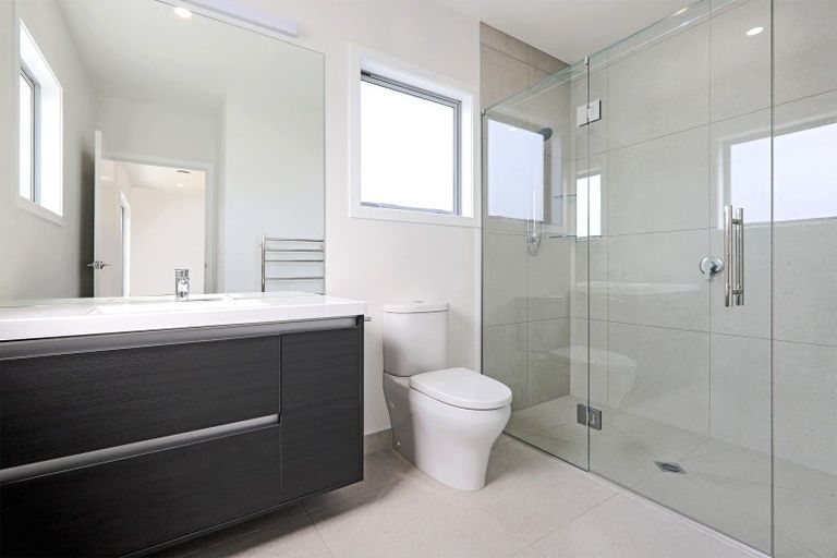 Photo of property in 6 George Yee Place, Taradale, 4112