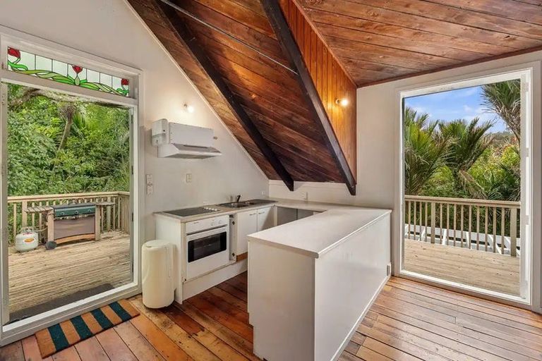 Photo of property in 209 Motutara Road, Muriwai, Waimauku, 0881
