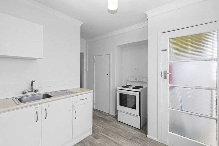 Photo of property in 87 Queens Drive, Lyall Bay, Wellington, 6022