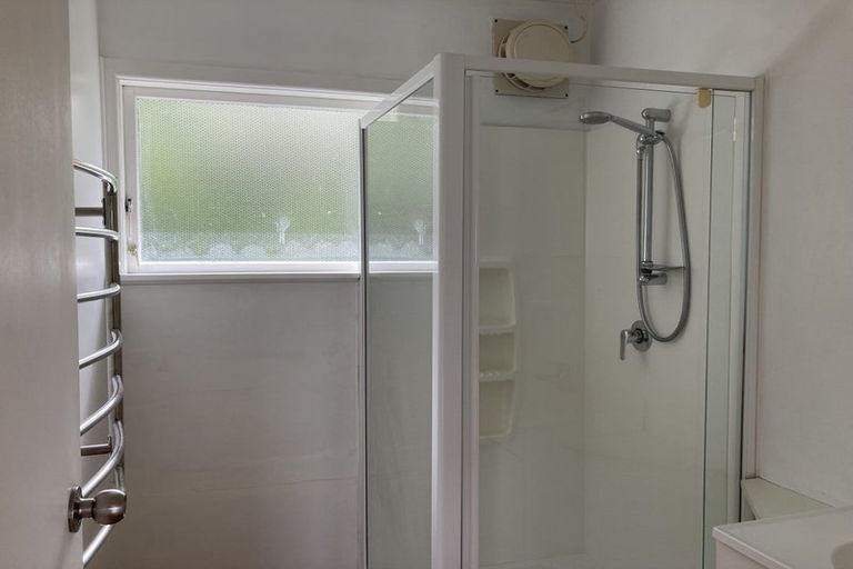 Photo of property in 41 Royal View Road, Te Atatu South, Auckland, 0610