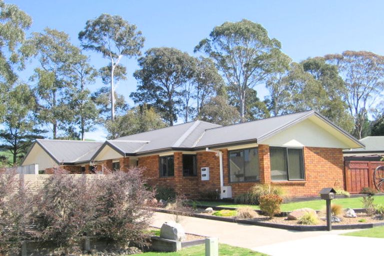 Photo of property in 31 Caulfield Place, Pukehangi, Rotorua, 3015