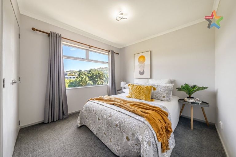 Photo of property in 18 Cresswell Place, Johnsonville, Wellington, 6037