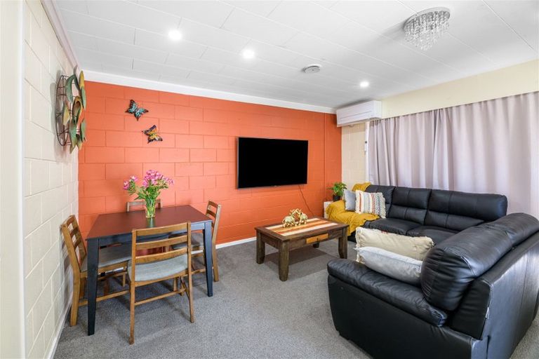 Photo of property in 2/27 Spence Road, Henderson, Auckland, 0612