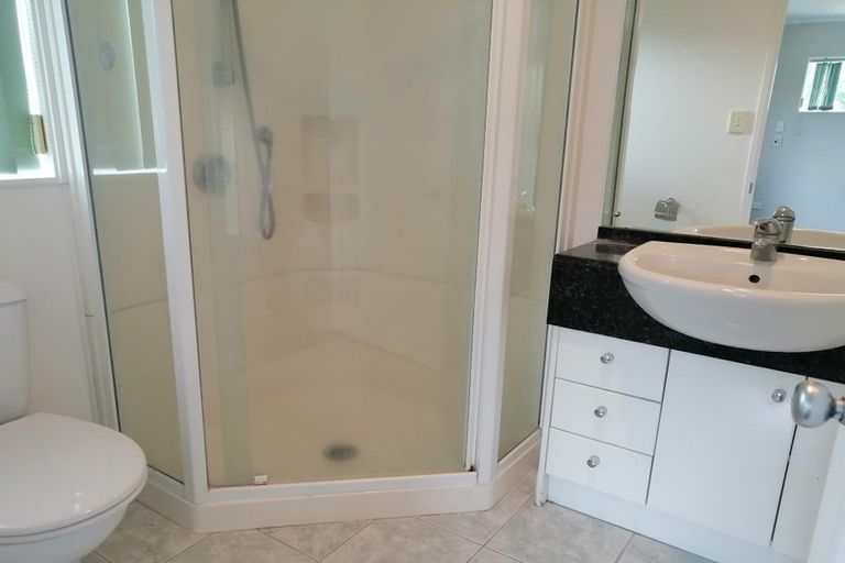 Photo of property in 12 Mellefont Close, East Tamaki Heights, Auckland, 2016