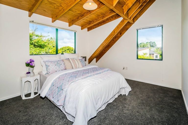 Photo of property in 1/470 East Coast Road, Windsor Park, Auckland, 0630
