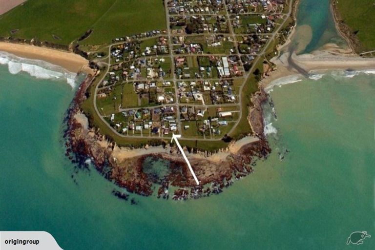 Photo of property in 1 Magdala Street, Kakanui, Oamaru, 9495