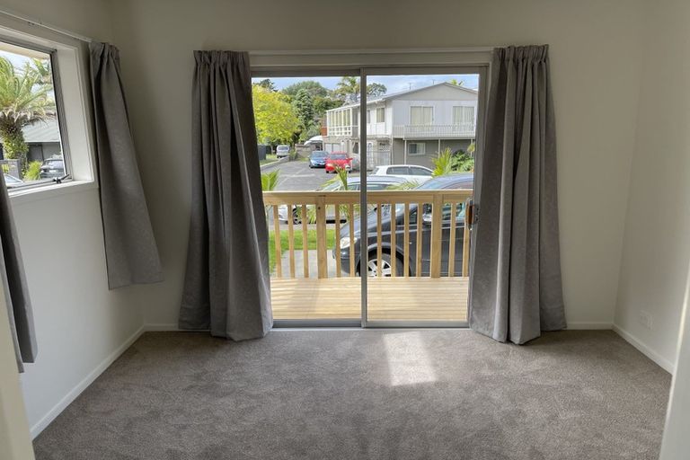 Photo of property in 24 Walton Street, Red Beach, 0932