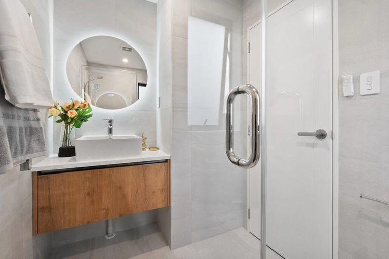 Photo of property in 2/32 Beulah Avenue, Rothesay Bay, Auckland, 0630