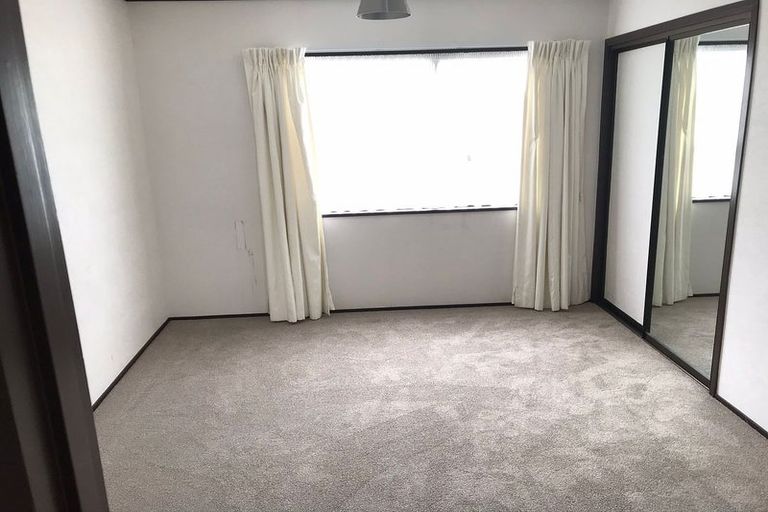 Photo of property in 2/5 Kegworth Place, Browns Bay, Auckland, 0630