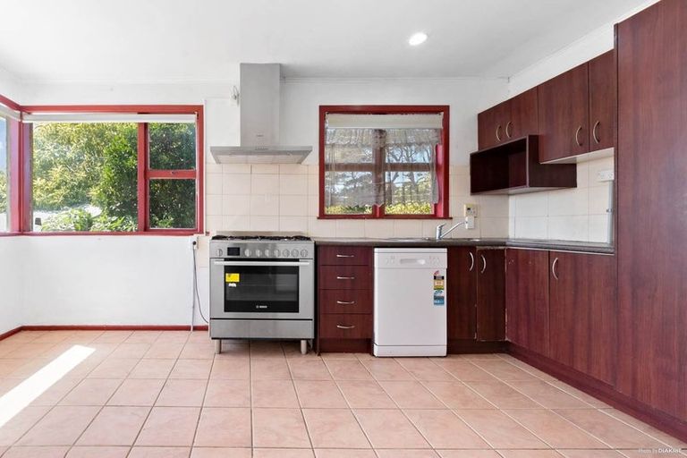 Photo of property in 5 Beverly Place, New Lynn, Auckland, 0600