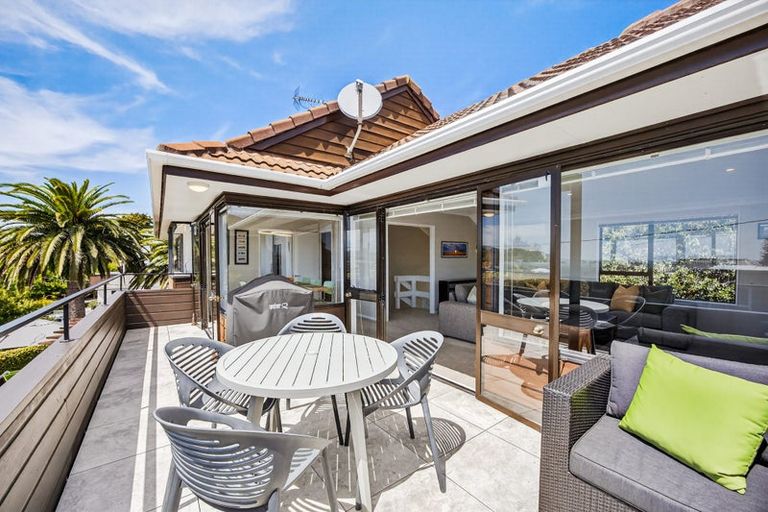 Photo of property in 2/11 Hauraki Road, Hauraki, Auckland, 0622