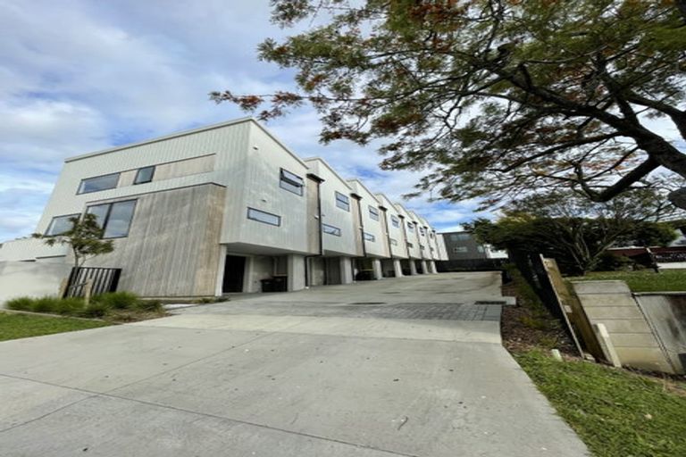 Photo of property in 4/5 Dellwood Avenue, Henderson, Auckland, 0612