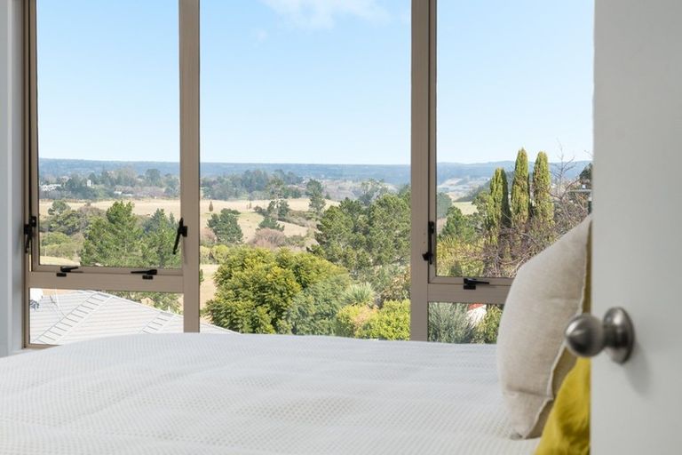 Photo of property in 28 Bell Common Close, Bethlehem, Tauranga, 3110
