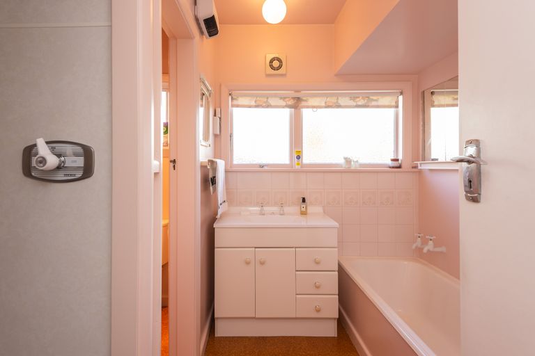 Photo of property in 37 Holly Road, St Albans, Christchurch, 8014