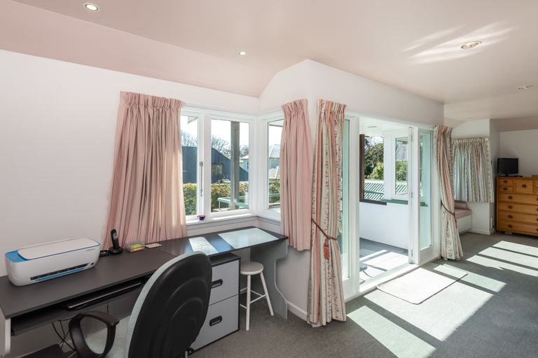 Photo of property in 37 Holly Road, St Albans, Christchurch, 8014