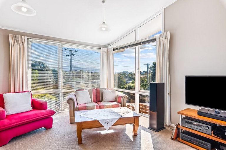 Photo of property in 18 Rua Road, Paraparaumu Beach, Paraparaumu, 5032