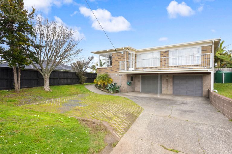 Photo of property in 39 Royal View Road, Te Atatu South, Auckland, 0610