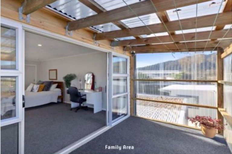 Photo of property in 21 Elizabeth Street, Moera, Lower Hutt, 5010
