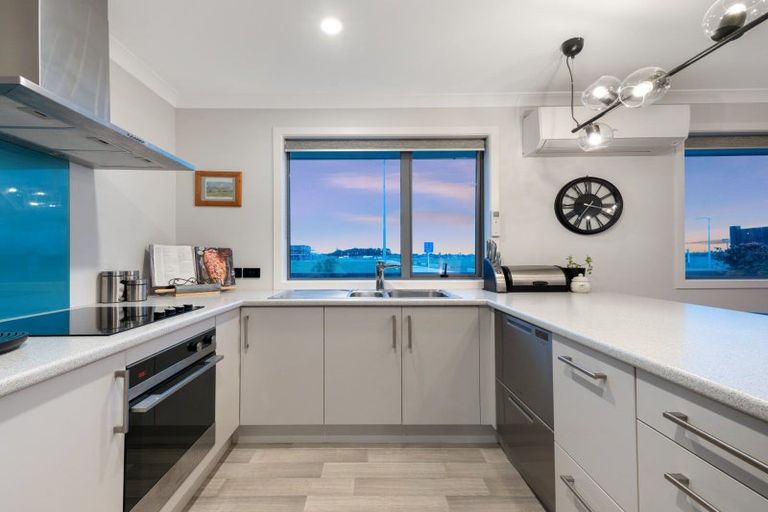 Photo of property in 32 Sabre Street, Papamoa Beach, Papamoa, 3118