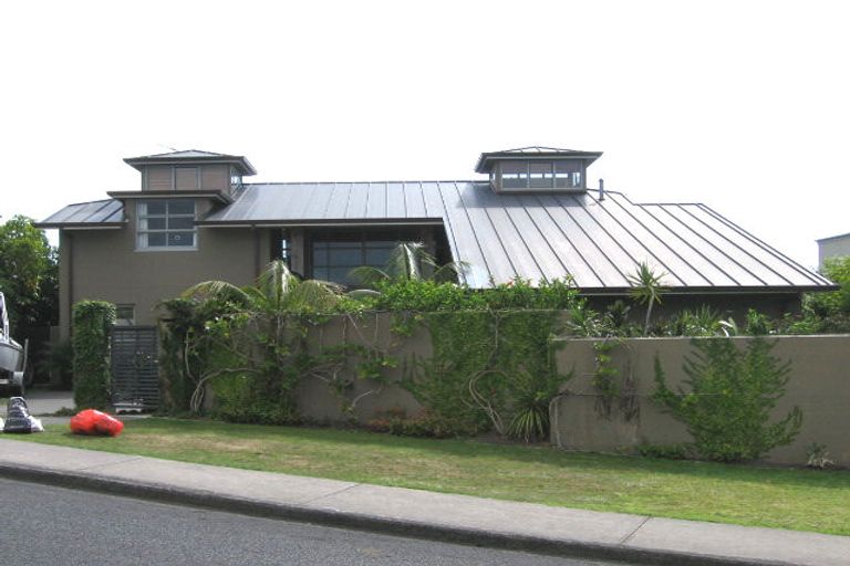 Photo of property in 7 Rahopara Street, Castor Bay, Auckland, 0620