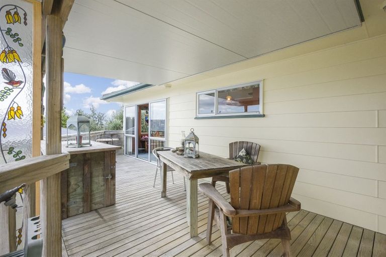 Photo of property in 22 Santiago Crescent, Unsworth Heights, Auckland, 0632