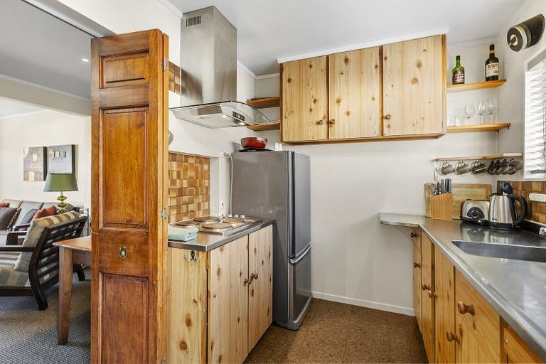 Photo of property in 44b Roxburgh Street, Mount Victoria, Wellington, 6011