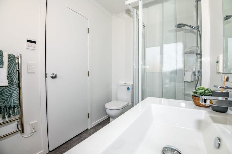 Photo of property in 75 Dress Circle, Newlands, Wellington, 6037