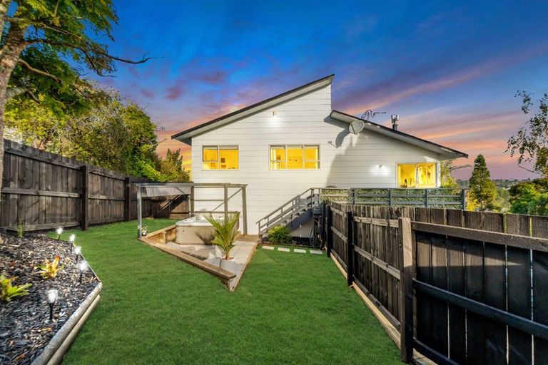 Photo of property in 1/28 Noeleen Street, Glenfield, Auckland, 0629