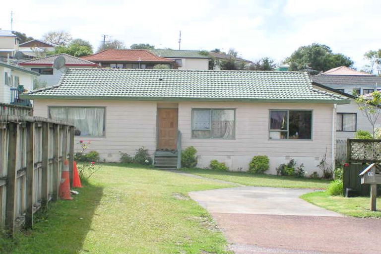Photo of property in 11 Lori Place, Massey, Auckland, 0614
