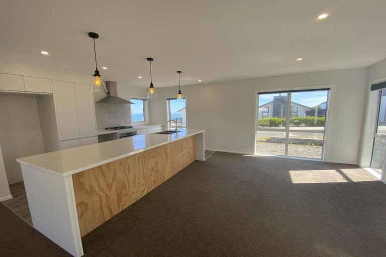 Photo of property in 12 Promontory Crescent, Newlands, Wellington, 6037