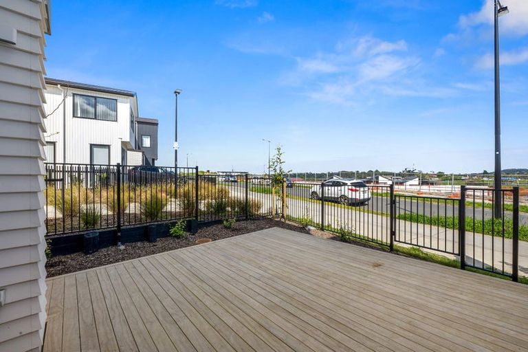 Photo of property in 5/9 Bronzewater Drive, Silverdale, 0932