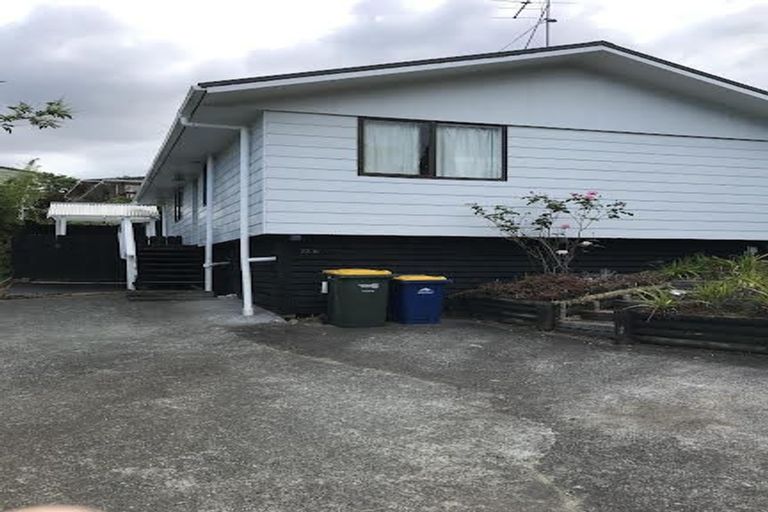 Photo of property in 2/23 Camelot Place, Glenfield, Auckland, 0629