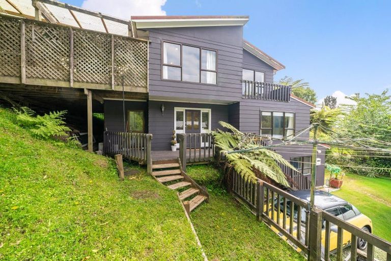 Photo of property in 14 Westhaven Drive, Tawa, Wellington, 5028