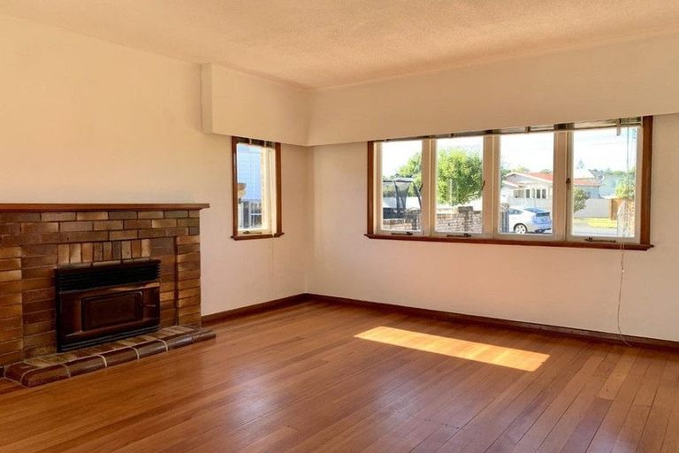 Photo of property in 86 Mcleod Road, Te Atatu South, Auckland, 0610