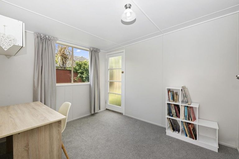 Photo of property in 120 Woodglen Road, Glen Eden, Auckland, 0602