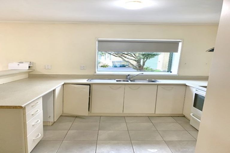 Photo of property in 5 Millstream Drive, Henderson, Auckland, 0610