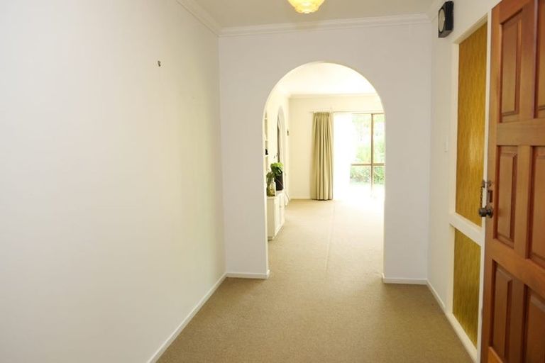 Photo of property in 28 Rewarewa Crescent, Waikanae, 5036