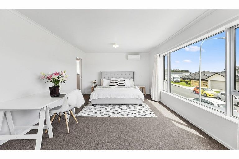 Photo of property in 19 Cresswell Place, Johnsonville, Wellington, 6037