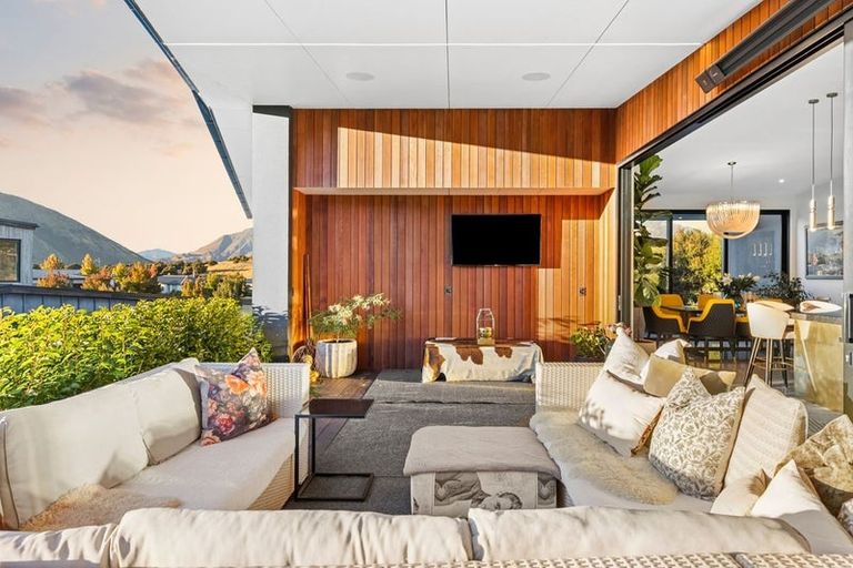 Photo of property in 7 Diamond Lane, Wanaka, 9305