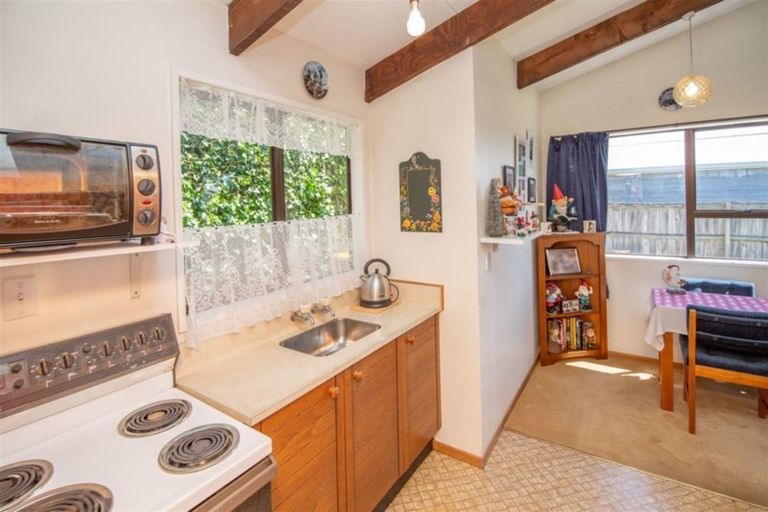 Photo of property in 92b Englefield Road, Northwood, Christchurch, 8051