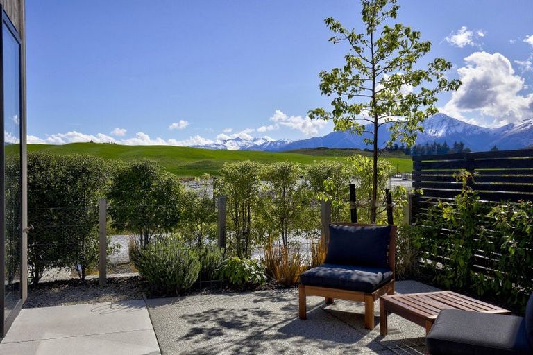 Photo of property in 9 Mcgibbon Lane, Jacks Point, 9371