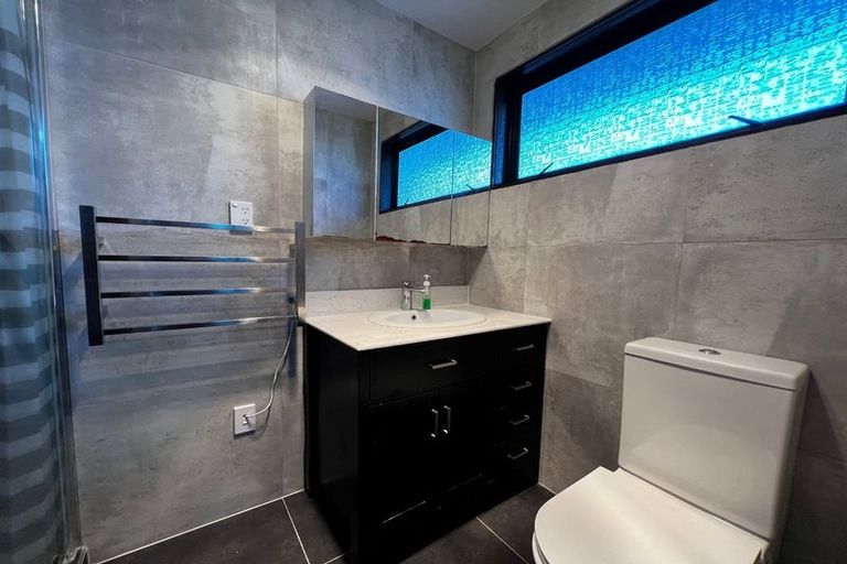 Photo of property in 1/6 Manuka Road, Glenfield, Auckland, 0629