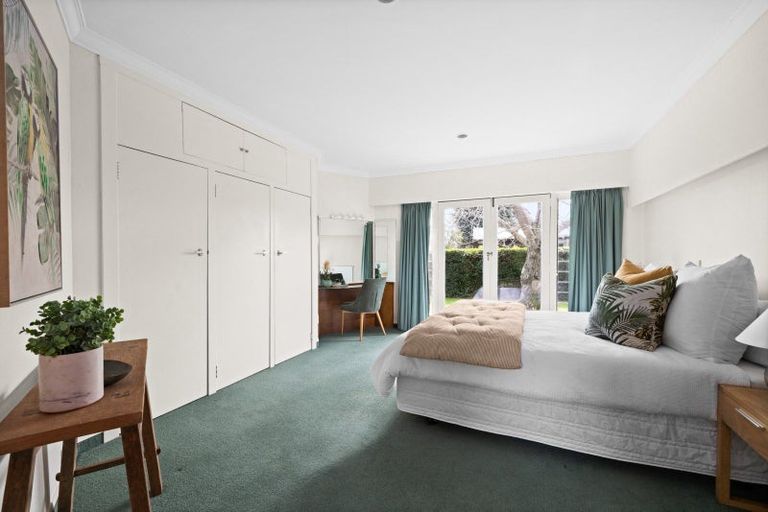 Photo of property in 16 Howard Road, Taradale, Napier, 4112