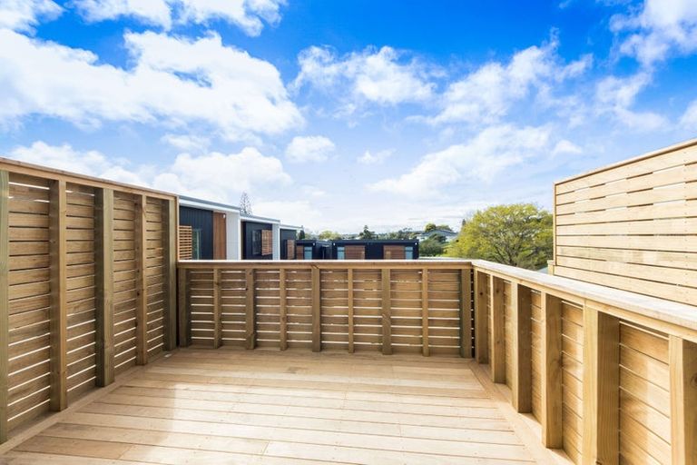 Photo of property in 2 Mokopiko Court, Beach Haven, Auckland, 0626